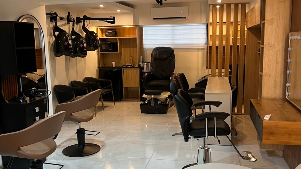 Servicios de belleza en YNLY Glam Studio